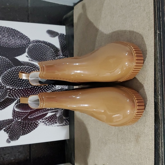 NWOT CHELSEA LIGHT BROWN SLIP ON RUBBER RAIN BOOTS TAN JELLY PULL UPS - Picture 2 of 9